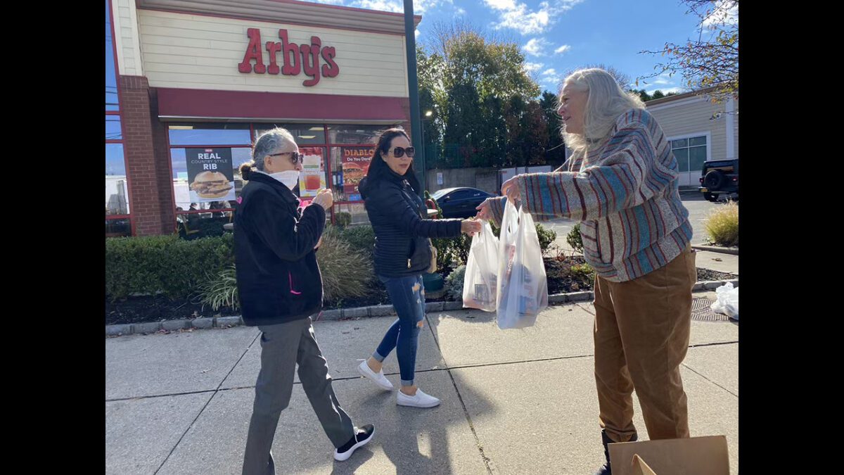 2022 Queens Veterans Day Parade Outreach CC At The Cross